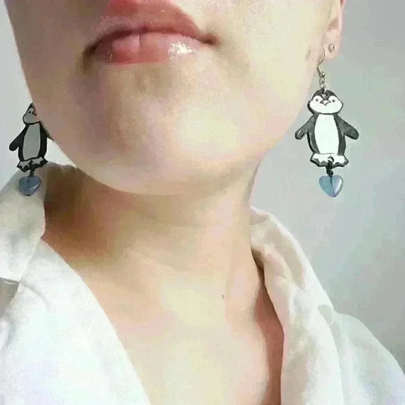 Adorable penguin  earrings with cute little hearts beads ✦ handmade & unique ✦ - Picture 5 of 10